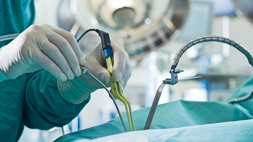 Instrumentos neuroquirúrgicos utilizados en el quirófano